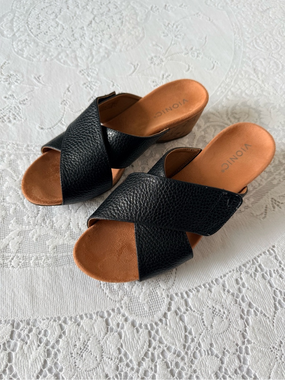 Vionic Leticia Black Leather Wedge Sandals Size 8.5 Comfort Slide